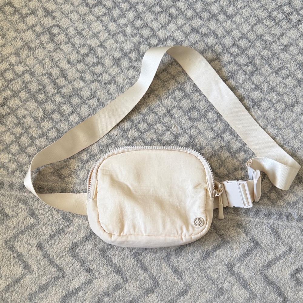 GAIAM Cream Belt Bag